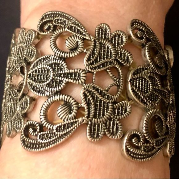 Bracelet, silver tone , elastic, floral vine,Sz 7-8 - Picture 2 of 8